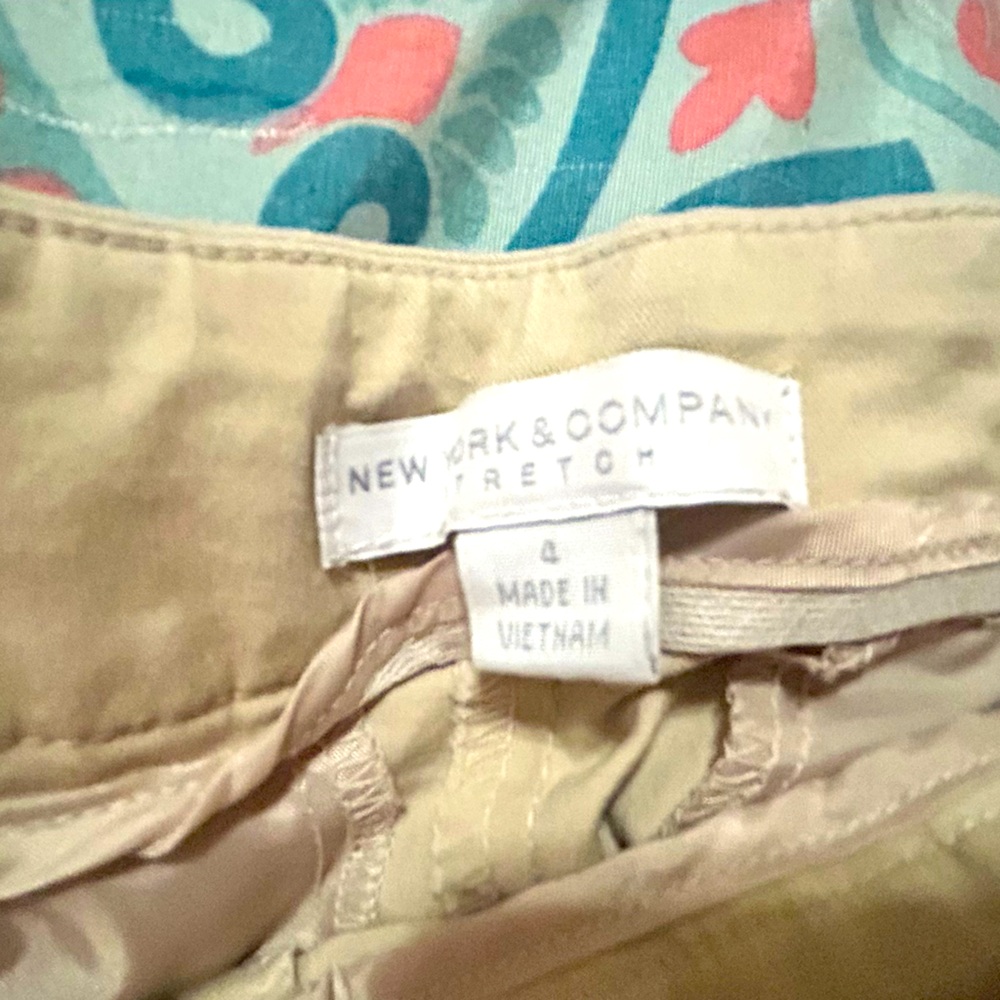 Beige pants!